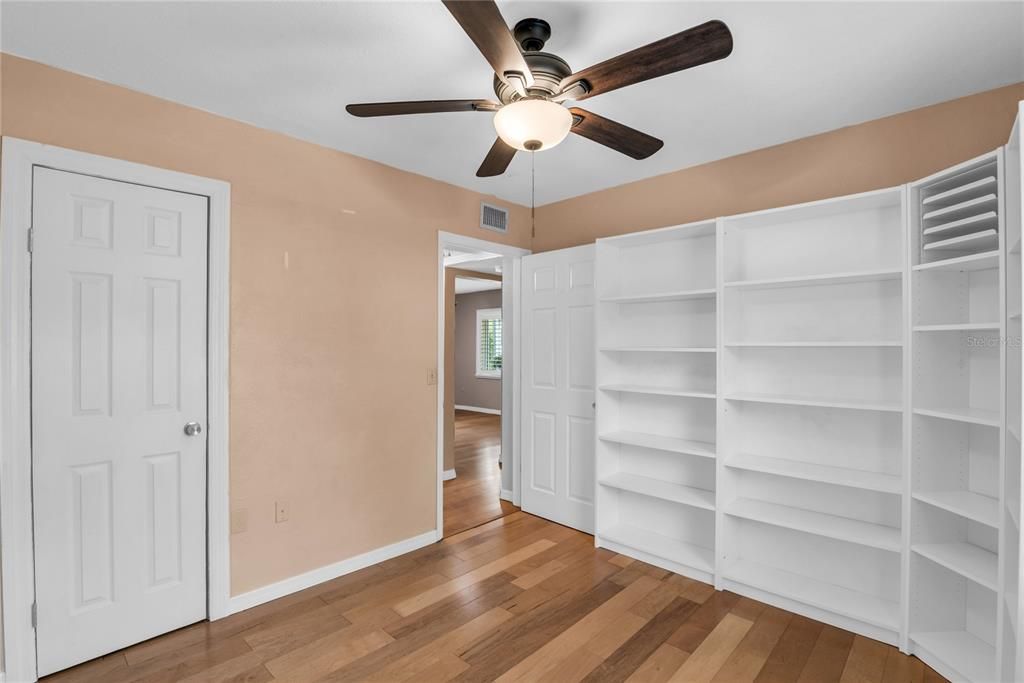 待售: $439,900 (4 贝兹, 3 浴室, 2111 平方英尺)