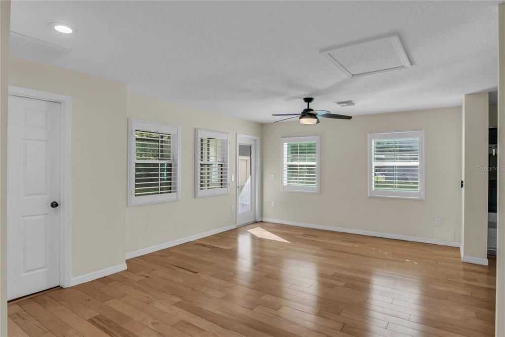 待售: $439,900 (4 贝兹, 3 浴室, 2111 平方英尺)