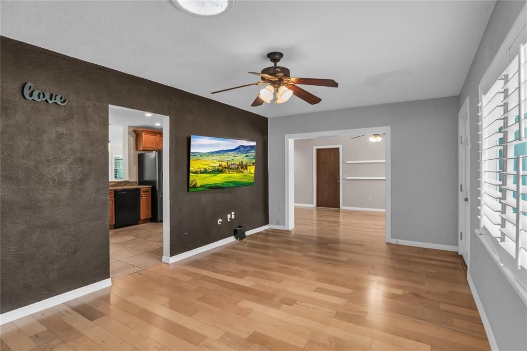 待售: $439,900 (4 贝兹, 3 浴室, 2111 平方英尺)