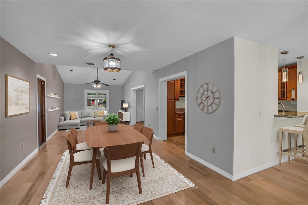 待售: $439,900 (4 贝兹, 3 浴室, 2111 平方英尺)