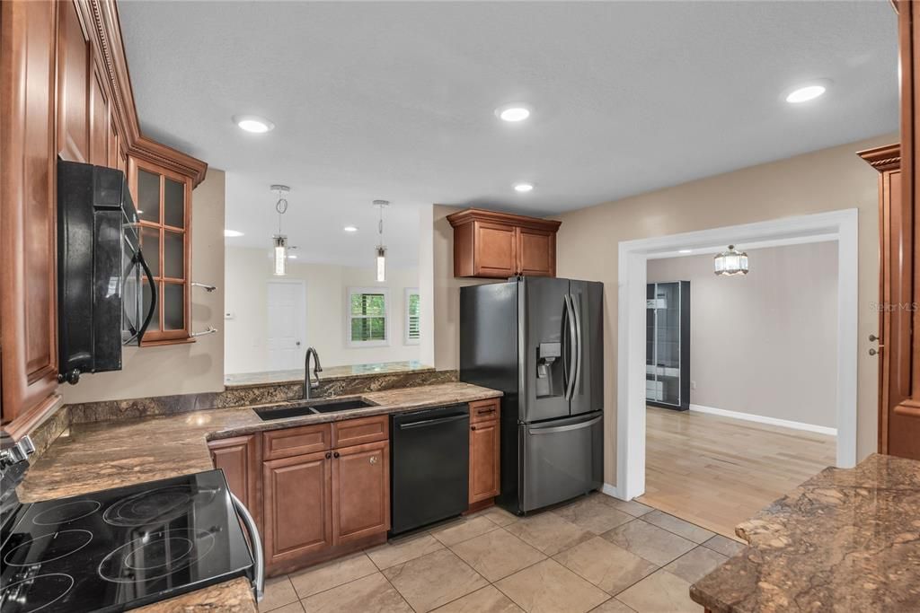 待售: $439,900 (4 贝兹, 3 浴室, 2111 平方英尺)