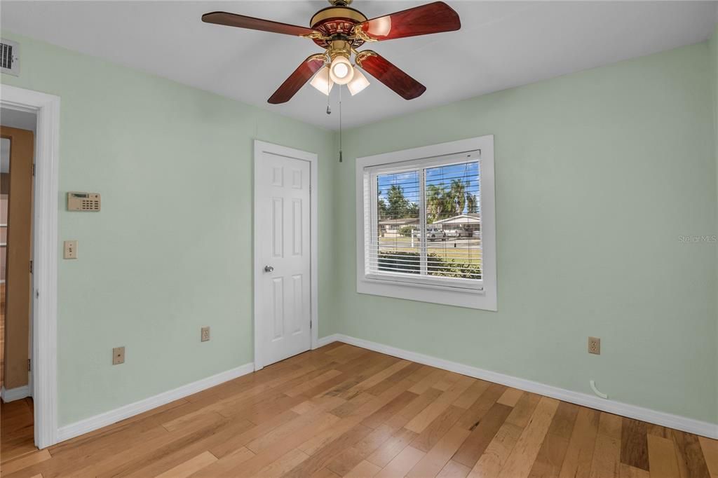 待售: $439,900 (4 贝兹, 3 浴室, 2111 平方英尺)