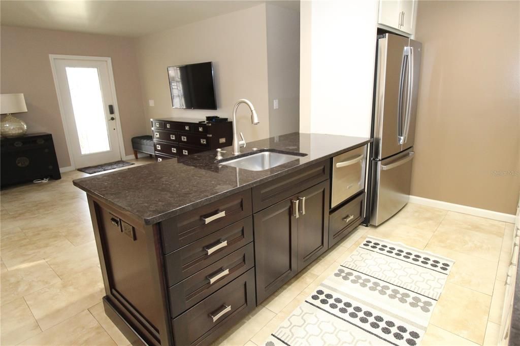 For Rent: $1,900 (2 beds, 2 baths, 1245 Square Feet)