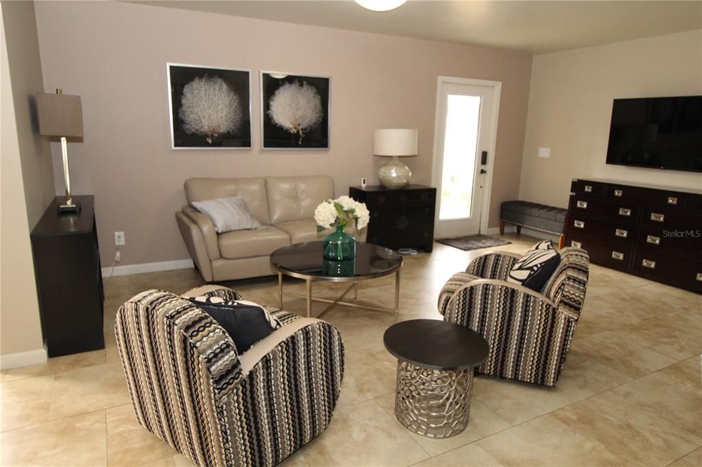 For Rent: $1,900 (2 beds, 2 baths, 1245 Square Feet)