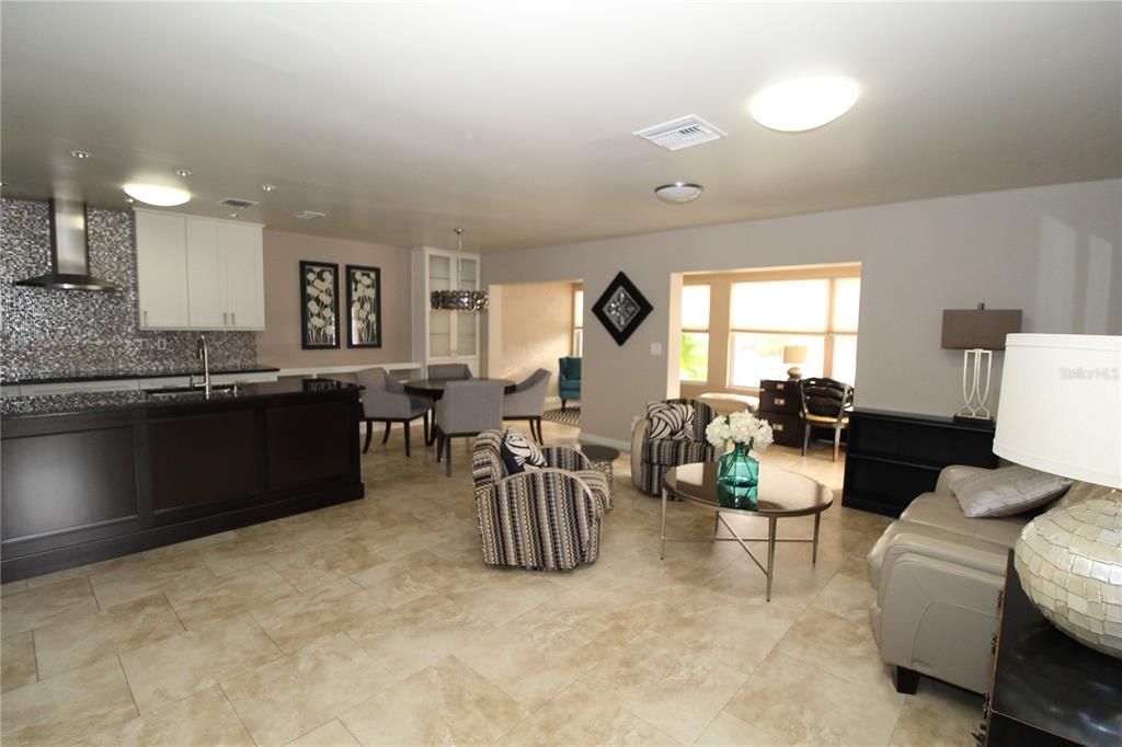 For Rent: $1,900 (2 beds, 2 baths, 1245 Square Feet)