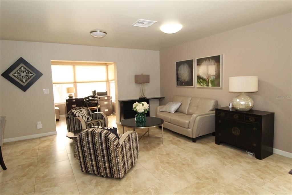 For Rent: $1,900 (2 beds, 2 baths, 1245 Square Feet)