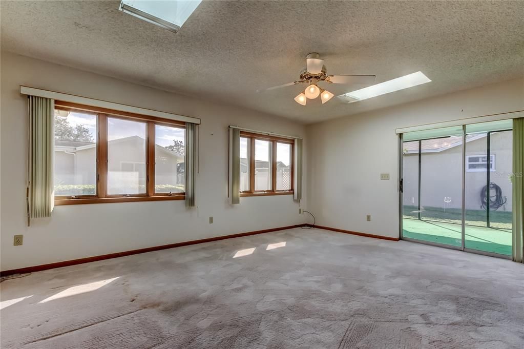 待售: $320,000 (3 贝兹, 2 浴室, 1750 平方英尺)