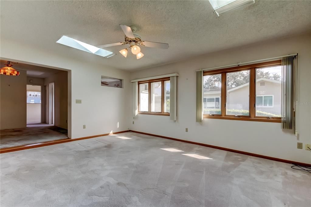 待售: $320,000 (3 贝兹, 2 浴室, 1750 平方英尺)