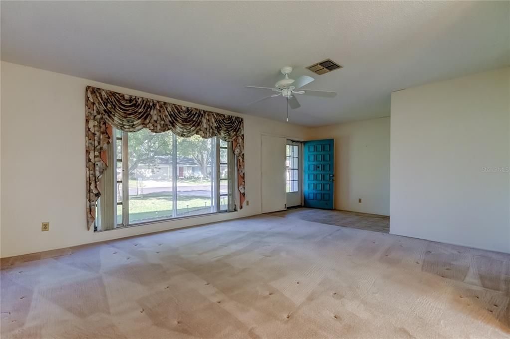 待售: $320,000 (3 贝兹, 2 浴室, 1750 平方英尺)