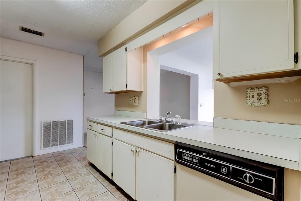 待售: $320,000 (3 贝兹, 2 浴室, 1750 平方英尺)