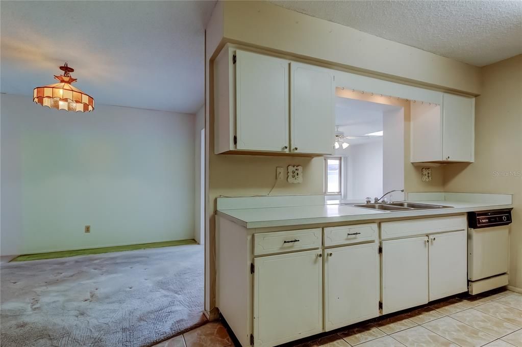 待售: $320,000 (3 贝兹, 2 浴室, 1750 平方英尺)