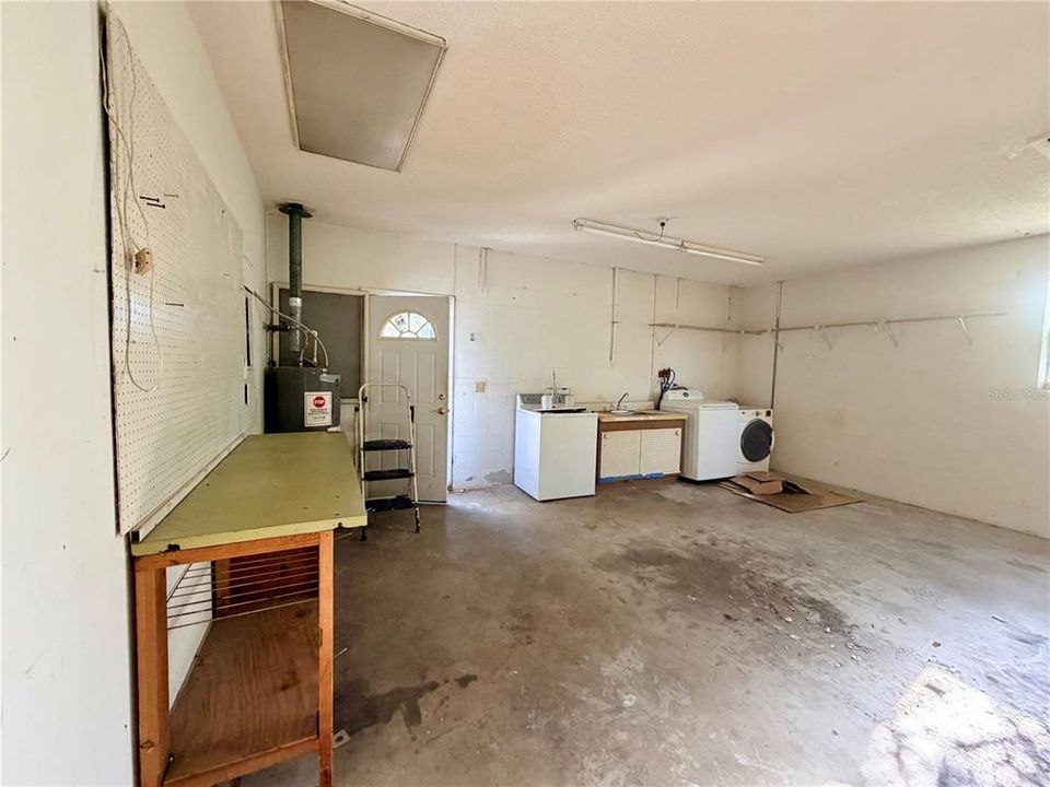 На продажу: $220,000 (2 спален, 2 ванн, 1121 Квадратных фут)