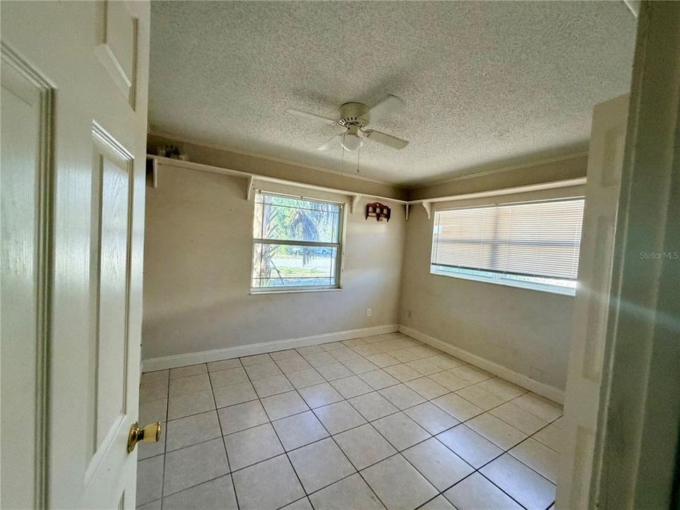 На продажу: $220,000 (2 спален, 2 ванн, 1121 Квадратных фут)