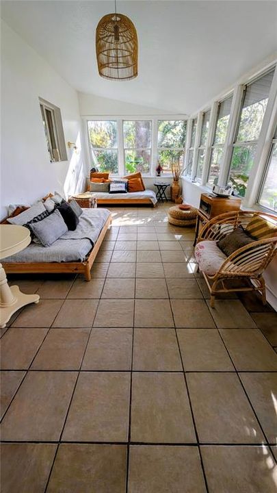 На продажу: $379,000 (3 спален, 1 ванн, 1332 Квадратных фут)