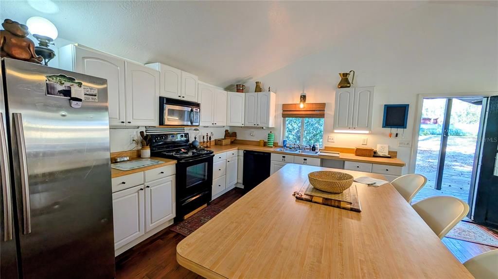 На продажу: $379,000 (3 спален, 1 ванн, 1332 Квадратных фут)