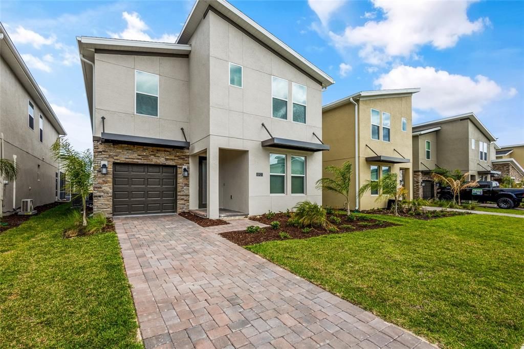 For Rent: $3,895 (6 beds, 5 baths, 3275 Square Feet)