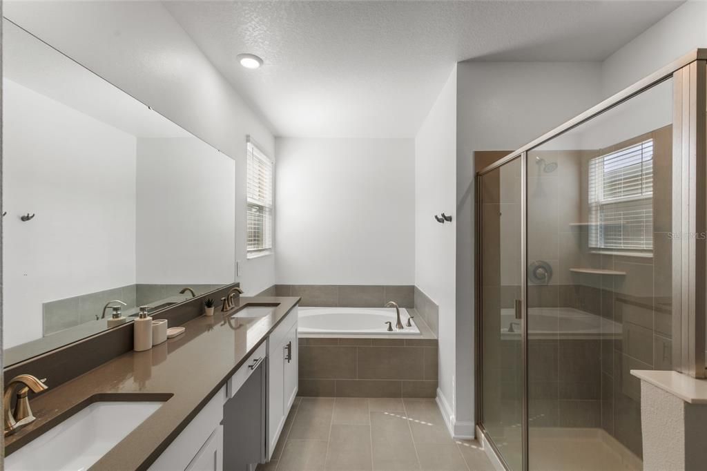 For Rent: $3,895 (6 beds, 5 baths, 3275 Square Feet)