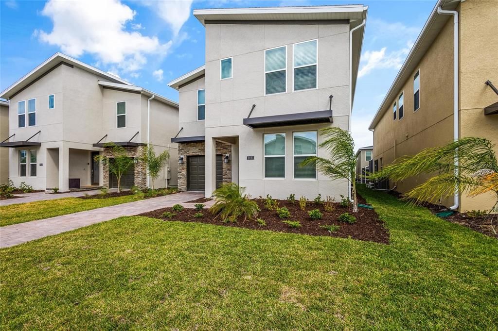 For Rent: $3,895 (6 beds, 5 baths, 3275 Square Feet)