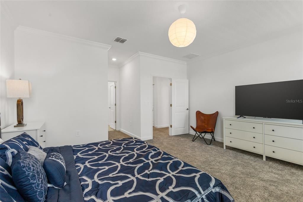 For Rent: $3,895 (6 beds, 5 baths, 3275 Square Feet)