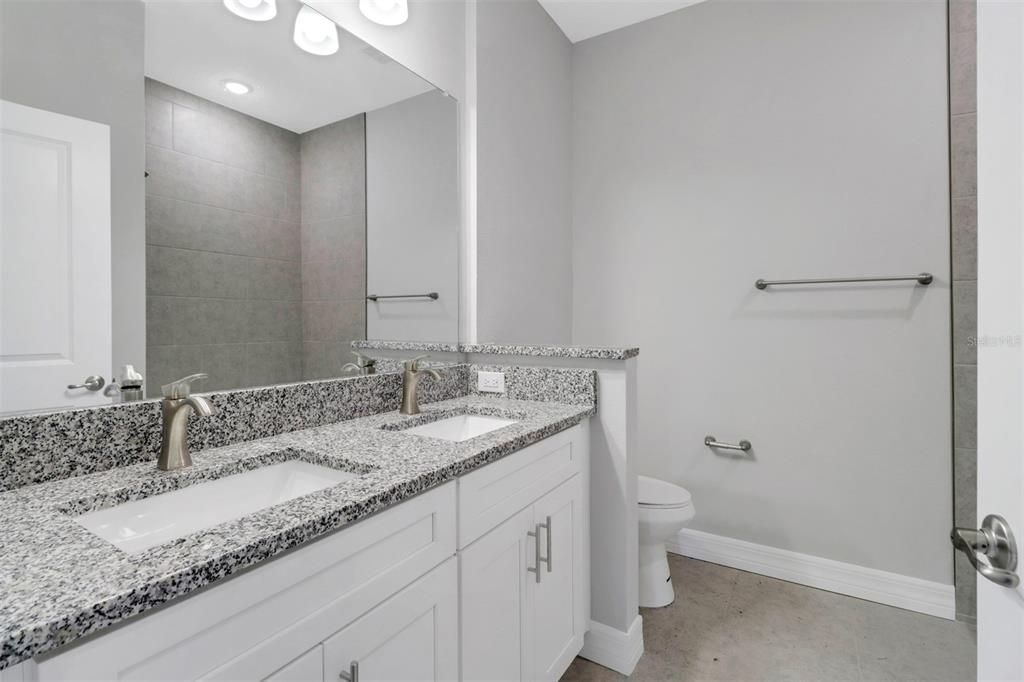 En Venta: $335,000 (4 camas, 3 baños, 2097 Pies cuadrados)