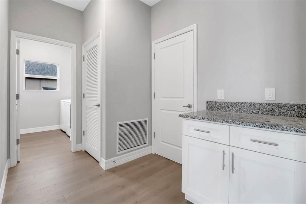 En Venta: $335,000 (4 camas, 3 baños, 2097 Pies cuadrados)