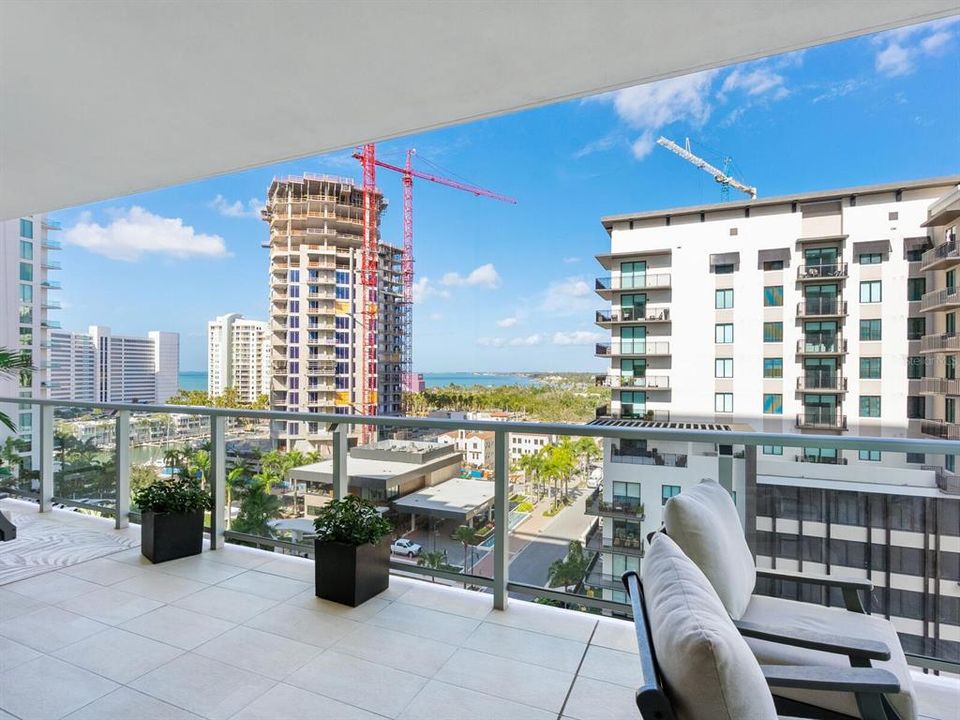 For Sale: $1,399,000 (2 beds, 3 baths, 1678 Square Feet)