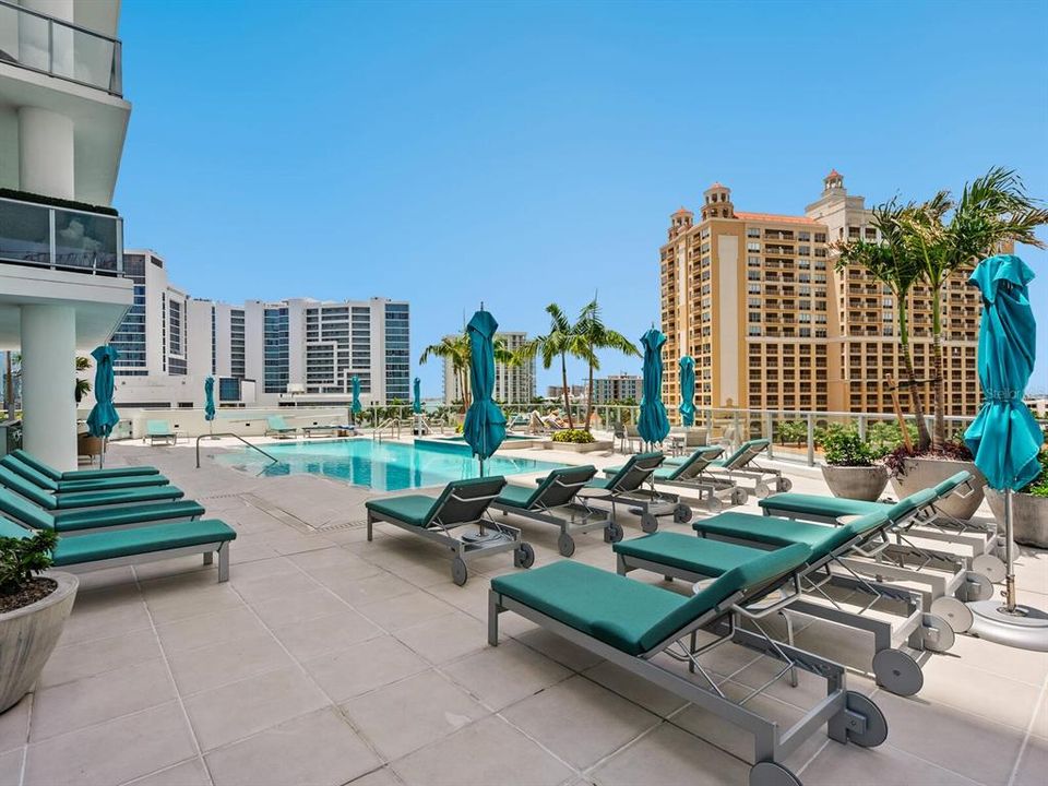 For Sale: $1,399,000 (2 beds, 3 baths, 1678 Square Feet)