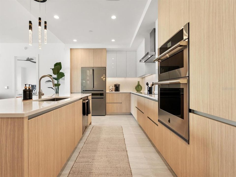 For Sale: $1,399,000 (2 beds, 3 baths, 1678 Square Feet)