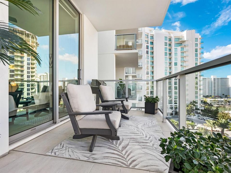 For Sale: $1,399,000 (2 beds, 3 baths, 1678 Square Feet)