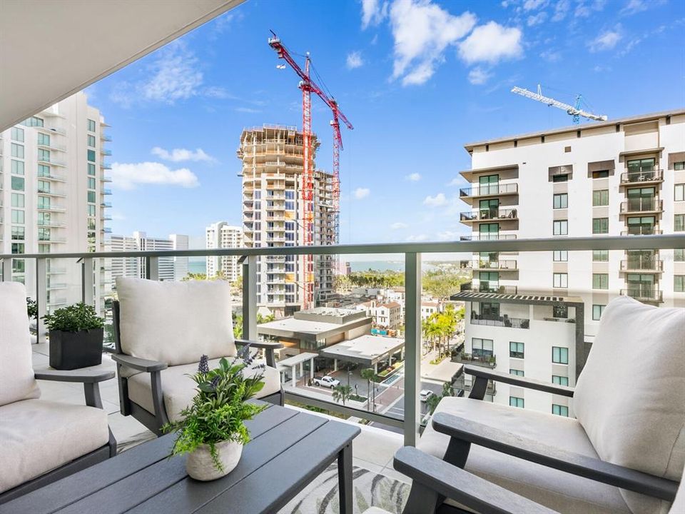 For Sale: $1,399,000 (2 beds, 3 baths, 1678 Square Feet)