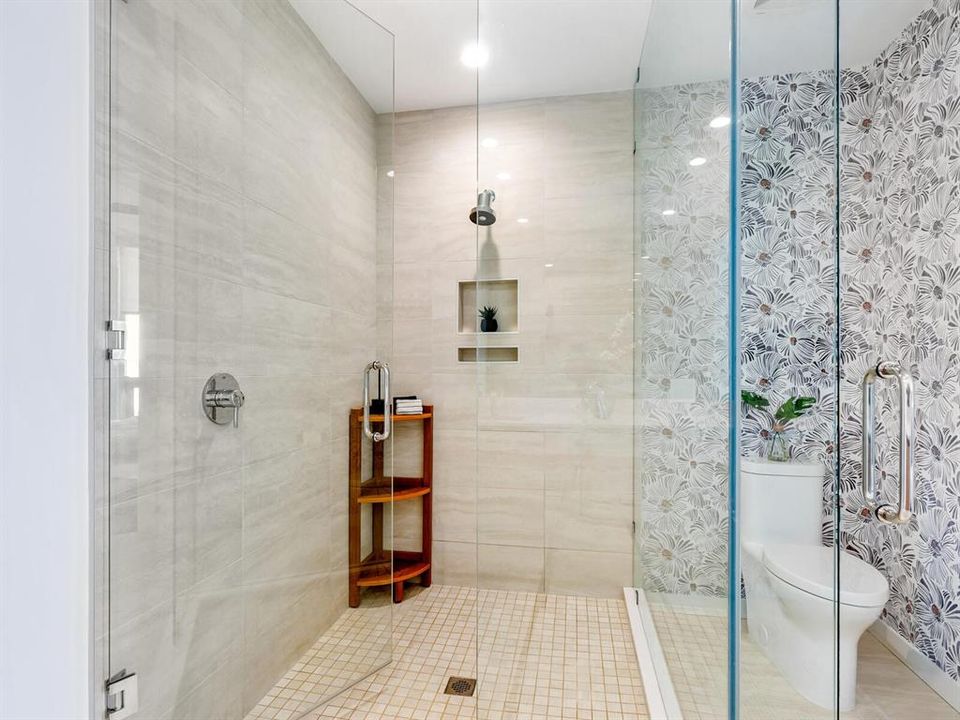 For Sale: $1,399,000 (2 beds, 3 baths, 1678 Square Feet)