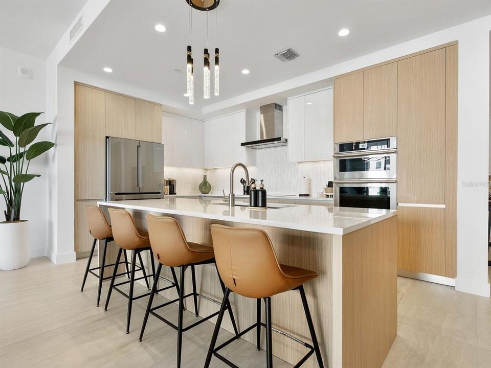 For Sale: $1,399,000 (2 beds, 3 baths, 1678 Square Feet)