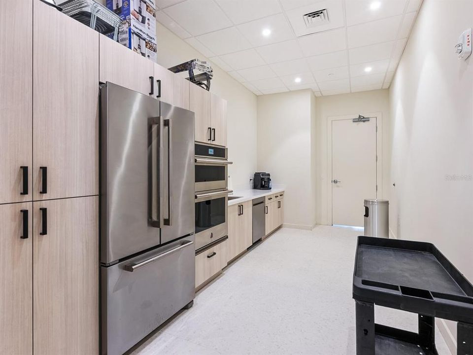 For Sale: $1,399,000 (2 beds, 3 baths, 1678 Square Feet)