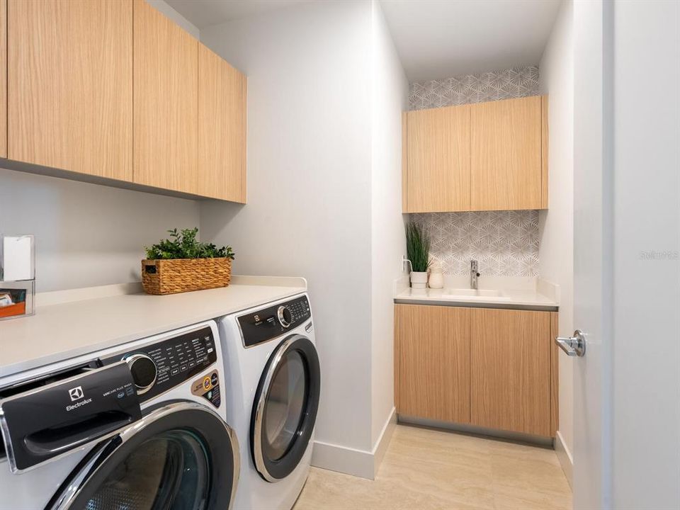 For Sale: $1,399,000 (2 beds, 3 baths, 1678 Square Feet)