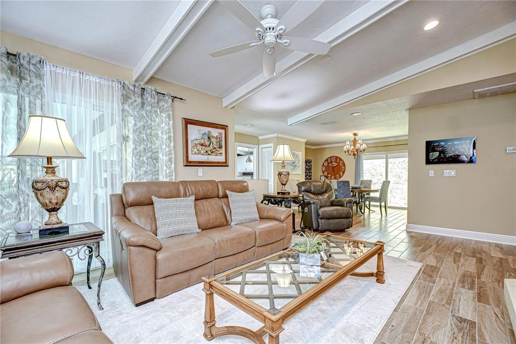 待售: $575,000 (3 贝兹, 2 浴室, 2038 平方英尺)