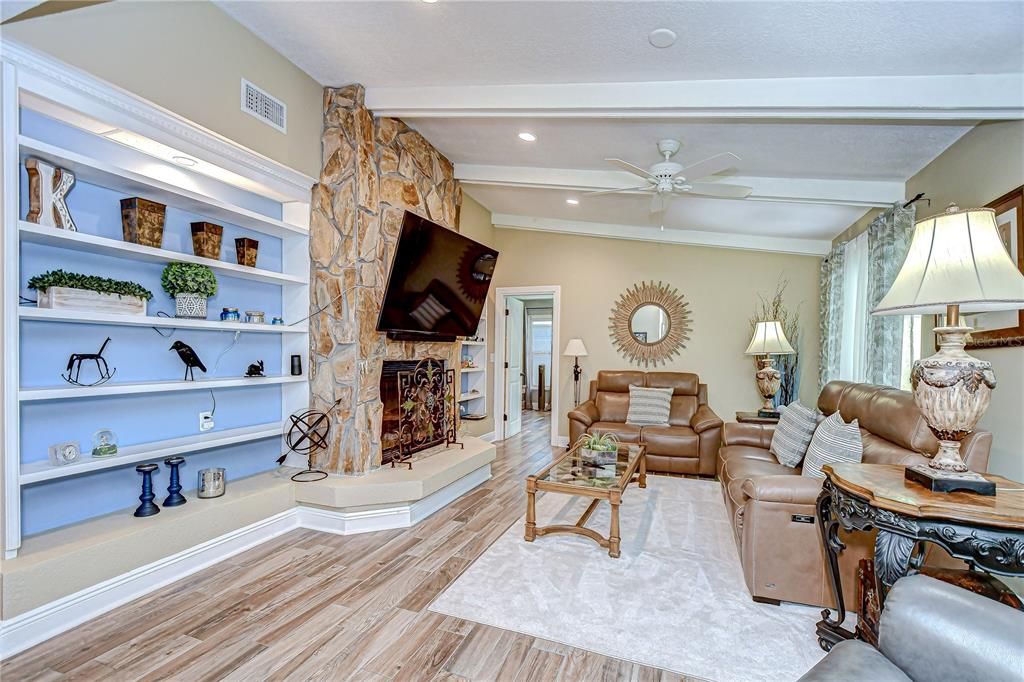 待售: $575,000 (3 贝兹, 2 浴室, 2038 平方英尺)