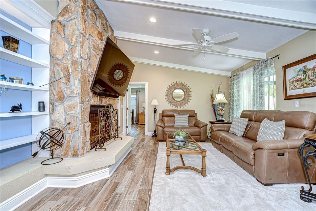 待售: $575,000 (3 贝兹, 2 浴室, 2038 平方英尺)