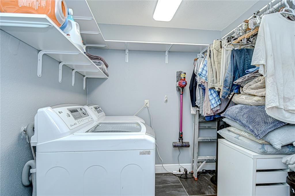 待售: $575,000 (3 贝兹, 2 浴室, 2038 平方英尺)