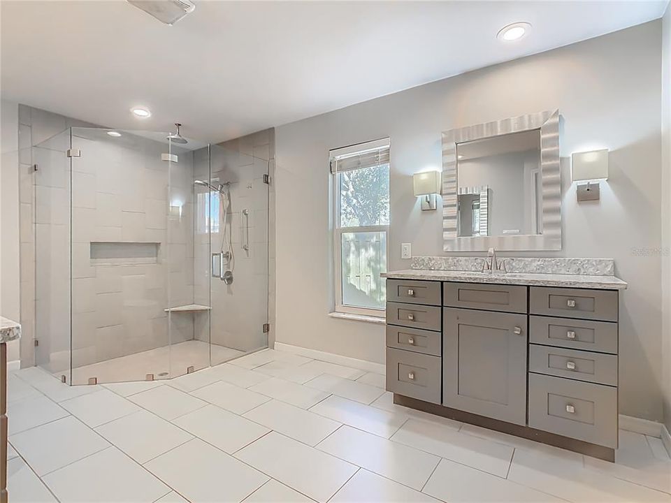 На продажу: $697,000 (5 спален, 3 ванн, 3650 Квадратных фут)