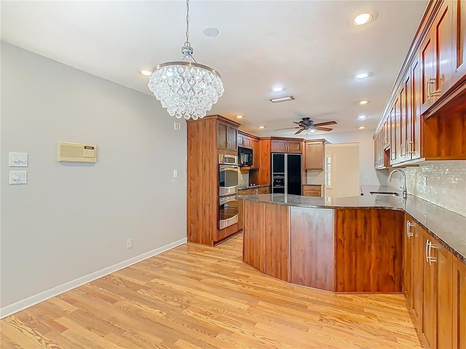 На продажу: $697,000 (5 спален, 3 ванн, 3650 Квадратных фут)