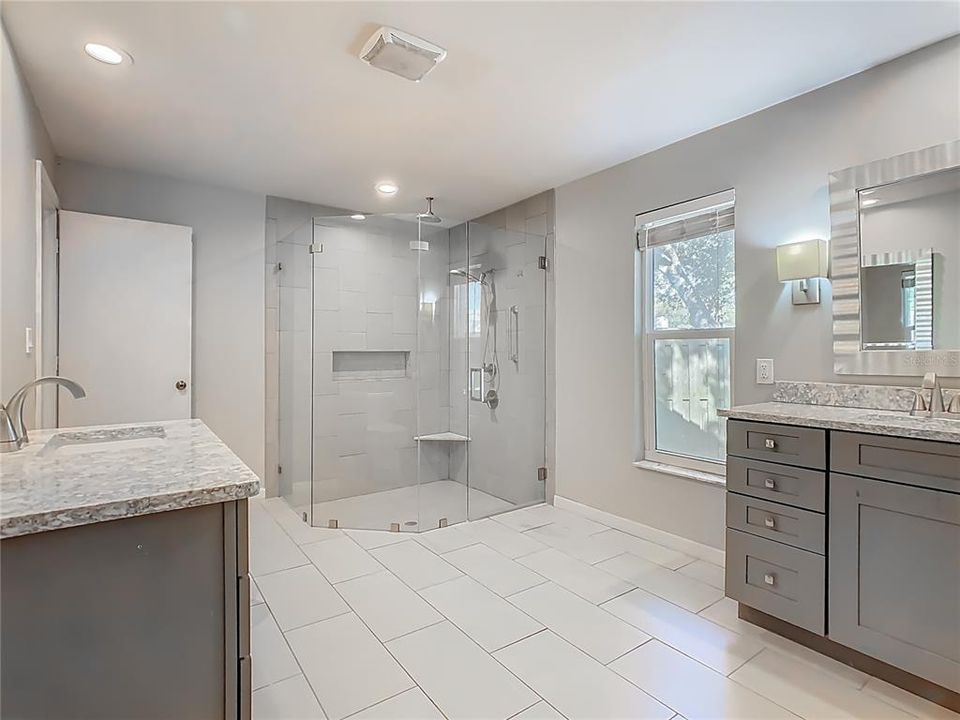 На продажу: $697,000 (5 спален, 3 ванн, 3650 Квадратных фут)