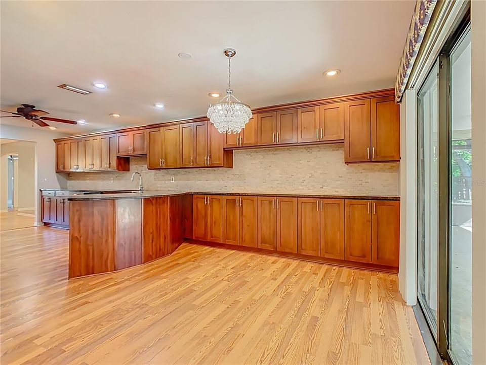 На продажу: $697,000 (5 спален, 3 ванн, 3650 Квадратных фут)