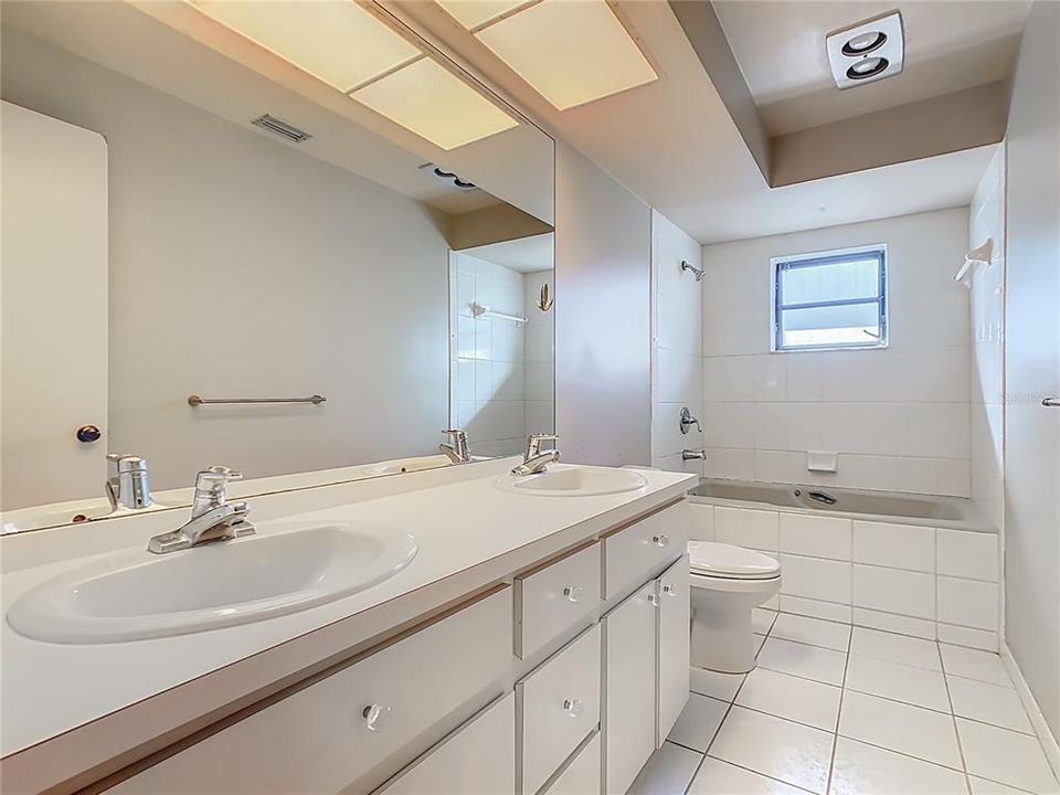 На продажу: $697,000 (5 спален, 3 ванн, 3650 Квадратных фут)