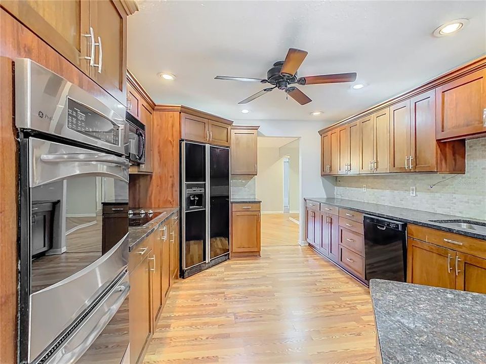 На продажу: $697,000 (5 спален, 3 ванн, 3650 Квадратных фут)