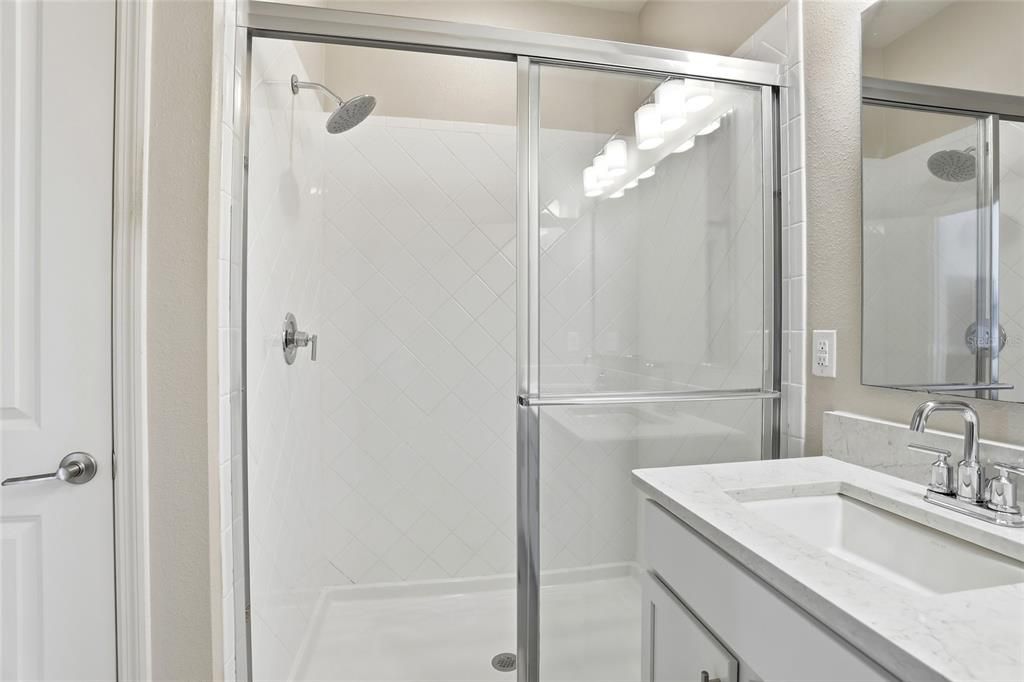 На продажу: $389,999 (4 спален, 2 ванн, 1696 Квадратных фут)