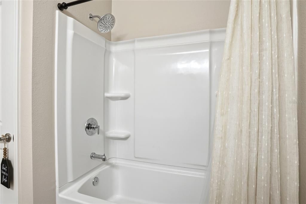 На продажу: $389,999 (4 спален, 2 ванн, 1696 Квадратных фут)