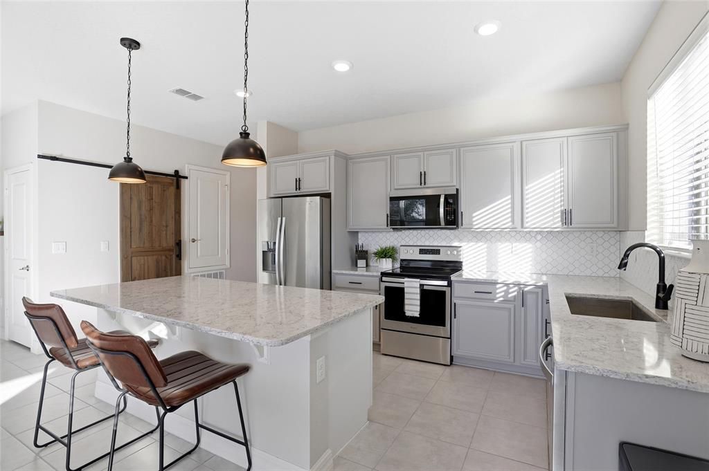 На продажу: $389,999 (4 спален, 2 ванн, 1696 Квадратных фут)