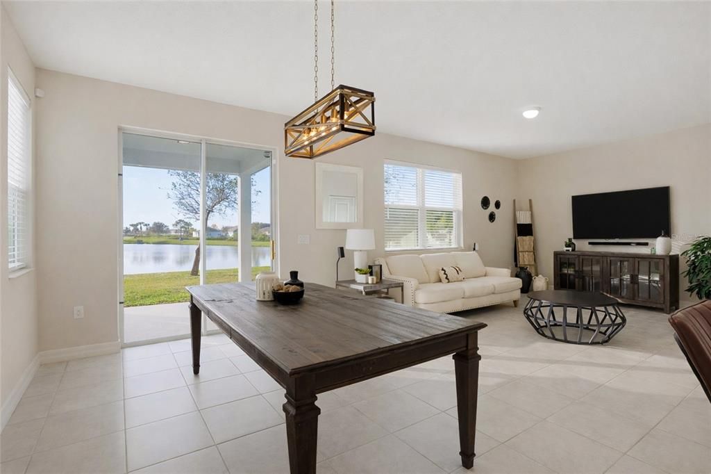 На продажу: $389,999 (4 спален, 2 ванн, 1696 Квадратных фут)