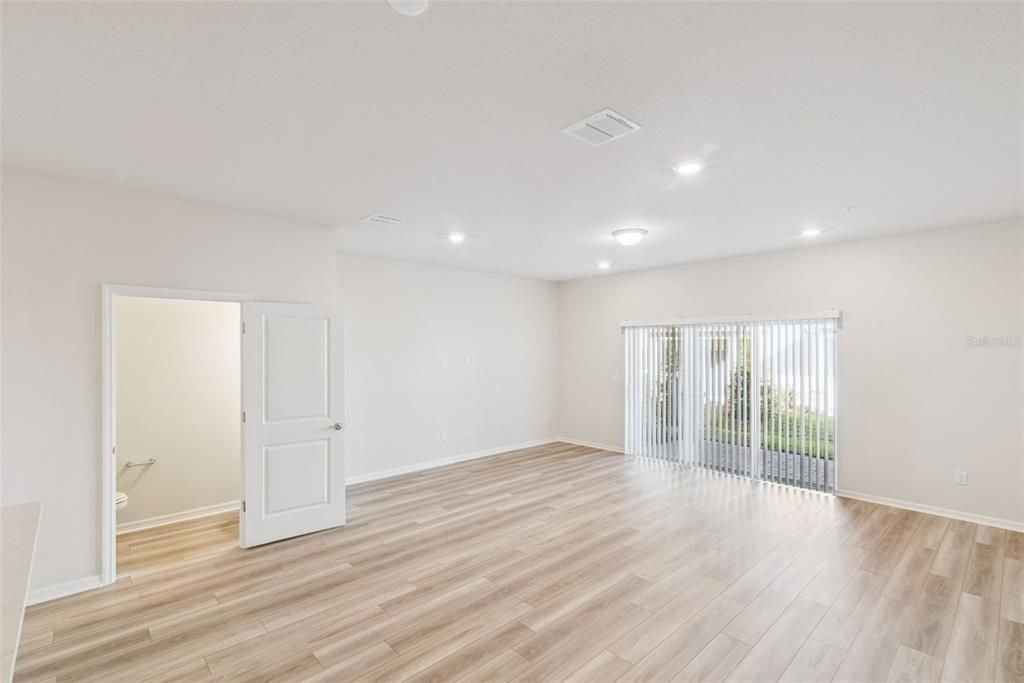 For Rent: $2,500 (3 beds, 2 baths, 1907 Square Feet)