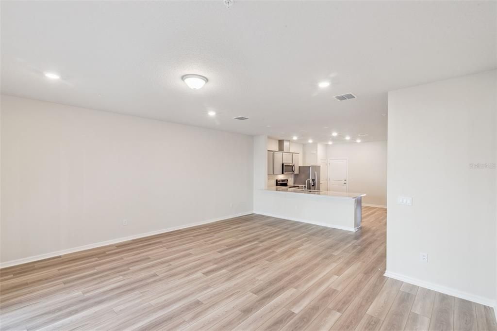 For Rent: $2,500 (3 beds, 2 baths, 1907 Square Feet)